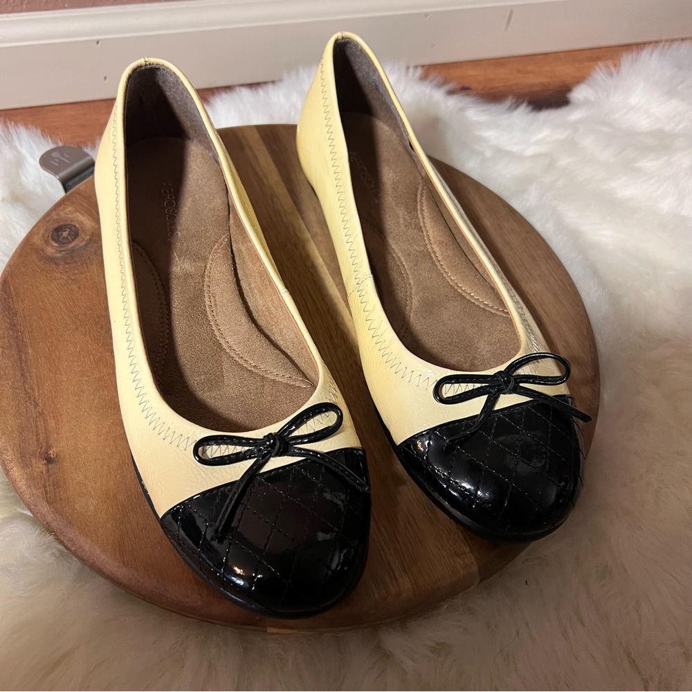 AEROSOLES Beckon Black and Yellowish Ballet Flats with Bow Size 8